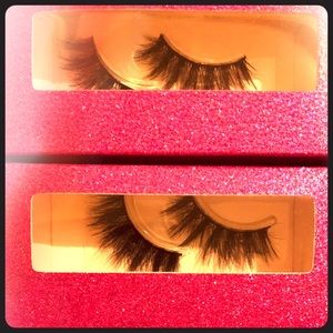Eyelashes 2 for 20or 10 each with reusable box.